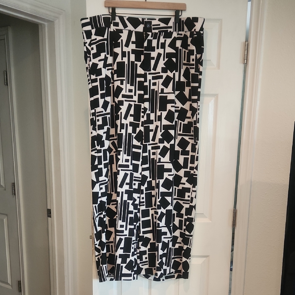 NWT Torrid Sz 22 Wide Leg Studio Crepe High Rise Pant Geo Cloud Dancer New Offic